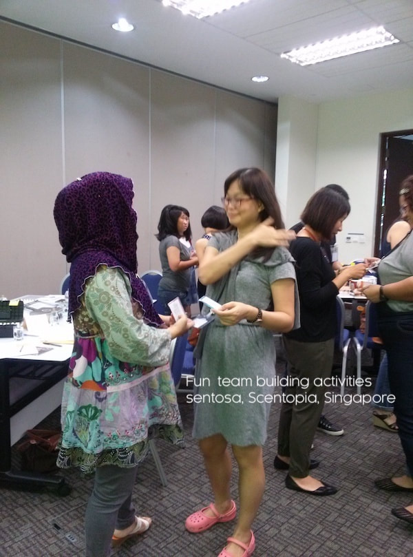 group of tourist learning aromatherapy massage pn shoulder