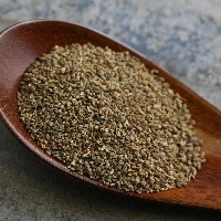 Celery seed oil has a complex, strong, sweet and spicy aroma.
