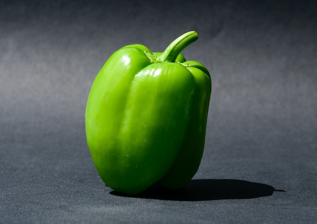 Green peppers are a healthy vegetable that are low in calories and high in nutrients.