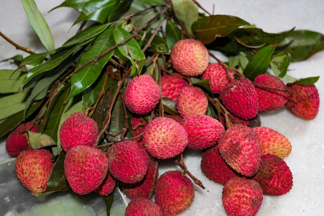 The litchi fruit is sweet and fragrant, with a unique taste that is often described as a combination of strawberry, grape, and pine nut flavors.