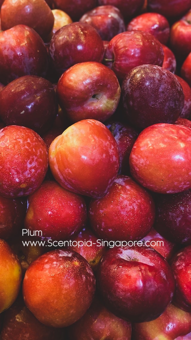 scent of plums is a sweet, fruity aroma