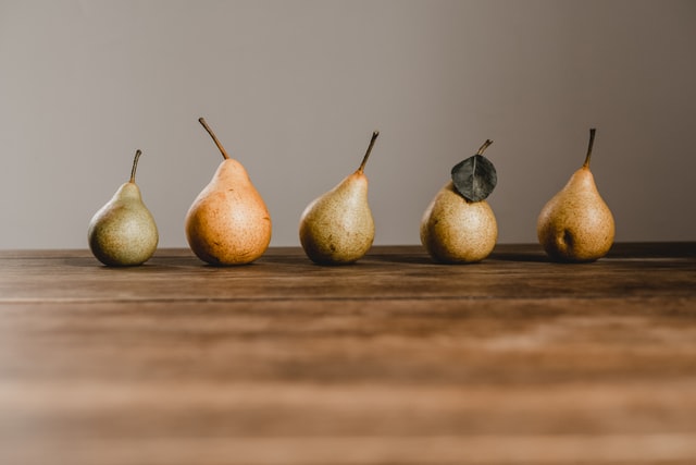 Pear fragrance notes blending with other aromatic essences